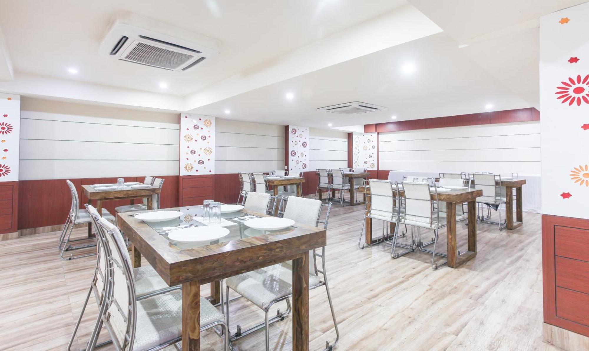 Hotel Janki International Sigra 2 Km From Kashi Vishwanath Temple Varanasi Eksteriør billede