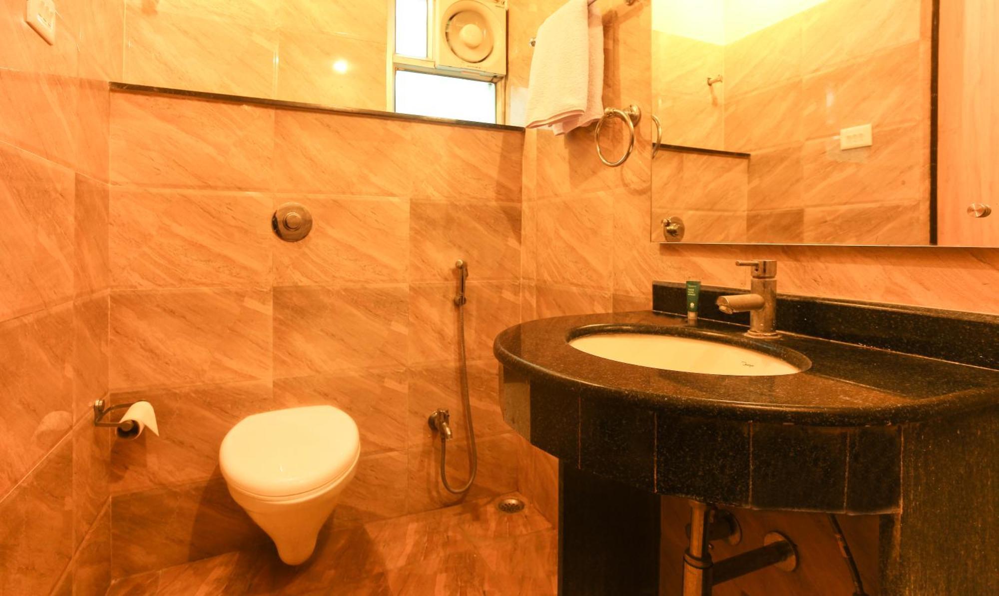 Hotel Janki International Sigra 2 Km From Kashi Vishwanath Temple Varanasi Eksteriør billede