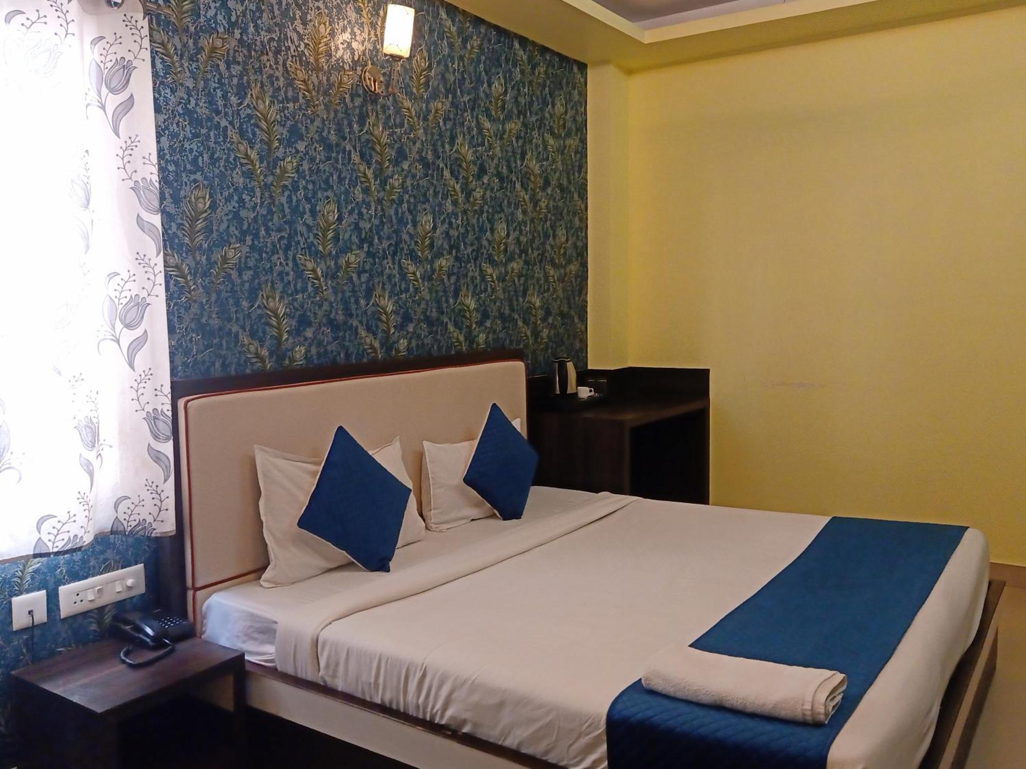 Hotel Janki International Sigra 2 Km From Kashi Vishwanath Temple Varanasi Eksteriør billede